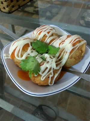 Uchi Coffee, ẩm thực Nhật - Hàn tại quán